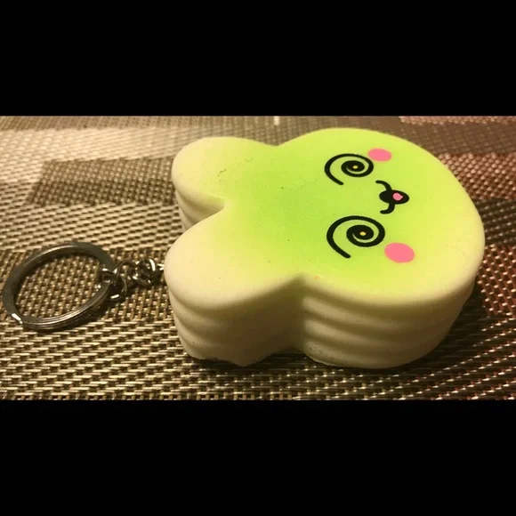 Key Charm Green Rabbit - Picture 2 of 3